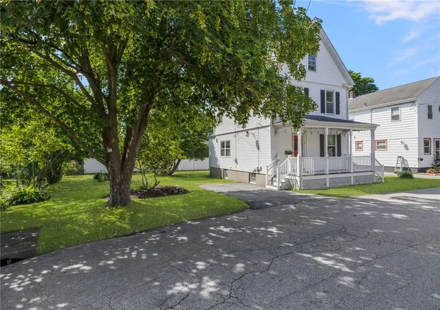 Photo 3 of Single family home for sale at 9 Cummings Rd, Newport, RI 02840 | MLS# 1422964 | Listing updated on 2026-09-24