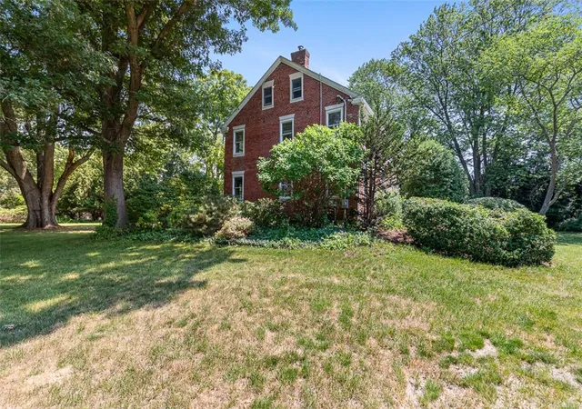 Photo 2 of Single family home for sale at 462 Ledge Rd, Seekonk, MA 02771 | MLS# 1422311 | Listing updated on 2026-09-13