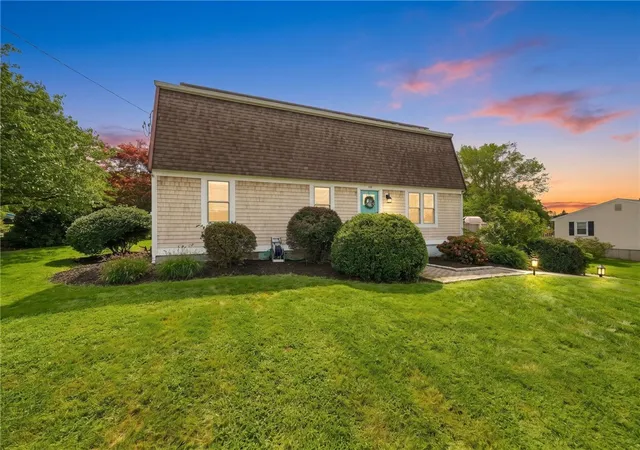 Photo 3 of Single family home for sale at 185 Kearns Ave, Tiverton, RI 02878 | MLS# 1422914 | Listing updated on 2026-10-12