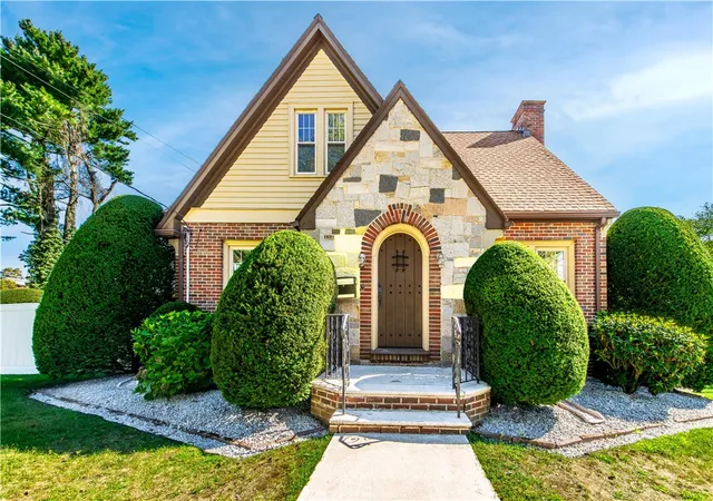 Photo 2 of Single family home for sale at 3 Moreland St, Johnston, RI 02919 | MLS# 1422966 | Listing updated on 2026-10-03