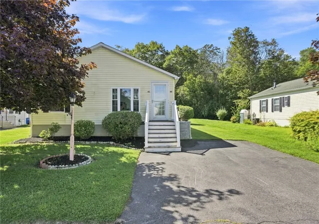 Photo 2 of Single family home for sale at 40 Blackbird Ct, Tiverton, RI 02878 | MLS# 1422587 | Listing updated on 2026-10-01