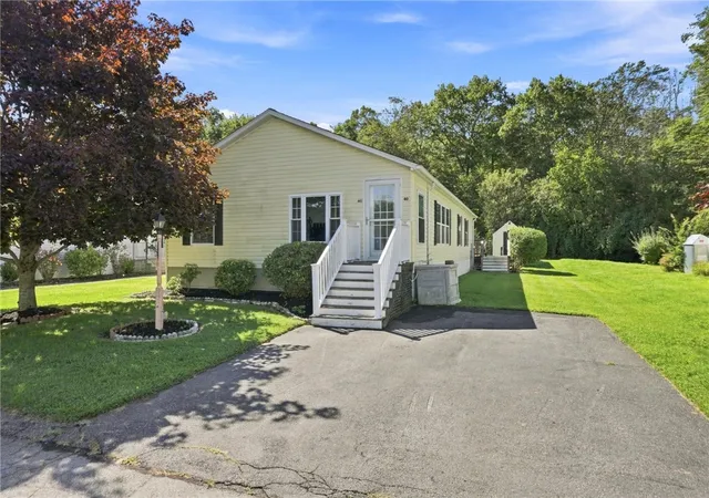 Photo 3 of Single family home for sale at 40 Blackbird Ct, Tiverton, RI 02878 | MLS# 1422587 | Listing updated on 2026-10-01