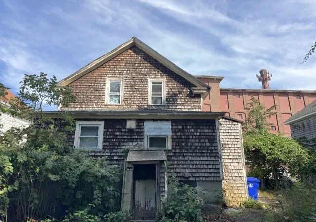 Photo 2 of Sale Pending at 397 Metacom Ave, Warren, RI 02885 | MLS# 1421343 | Listing updated on 2026-09-16
