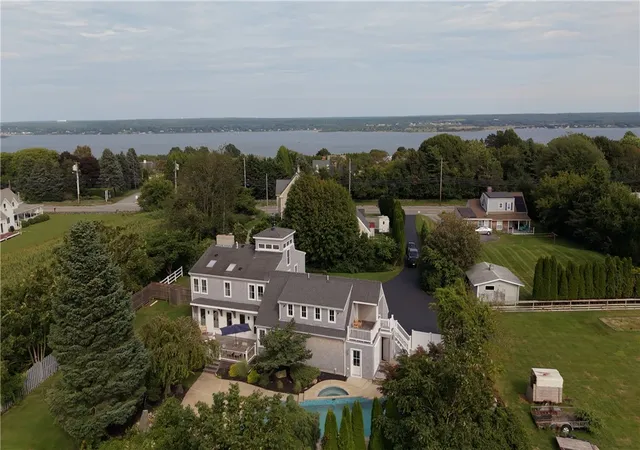 Photo 3 of Single family home for sale at 2040 E Main Rd, Portsmouth, RI 02871 | MLS# 1423047 | Listing updated on 2026-09-14