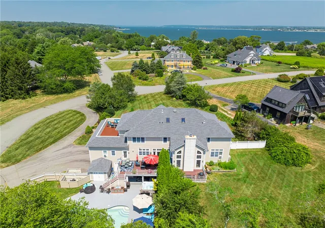 Photo 3 of Single family home for sale at 180 Cottontail Dr, Portsmouth, RI 02871 | MLS# 1422537 | Listing updated on 2026-09-11