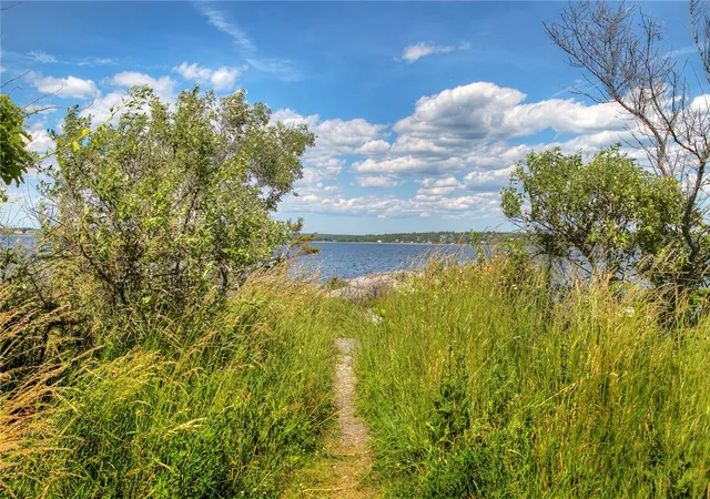 Photo 4 of Single family home for sale at 180 Cottontail Dr, Portsmouth, RI 02871 | MLS# 1422537 | Listing updated on 2026-09-22