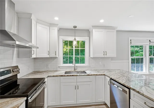 Photo 4 of Single family home for sale at 565 Shippeetown Rd, East Greenwich, RI 02818 | MLS# 1423063 | Listing updated on 2026-09-22
