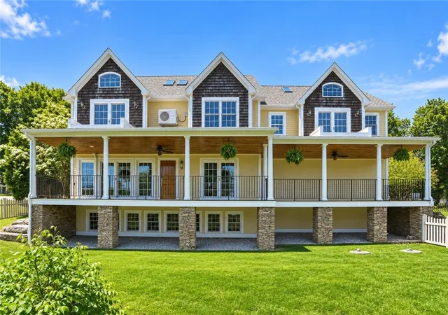 Photo 3 of Single family home for sale at 2269 E Main Rd, Portsmouth, RI 02871 | MLS# 1422395 | Listing updated on 2026-09-13