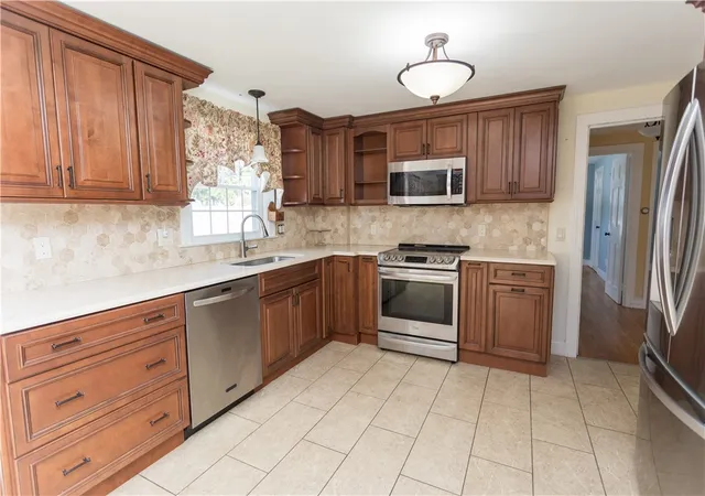 Photo 4 of Sale Pending at 499 Squantum Dr, Warwick, RI 02888 | MLS# 1422393 | Listing updated on 2026-10-11