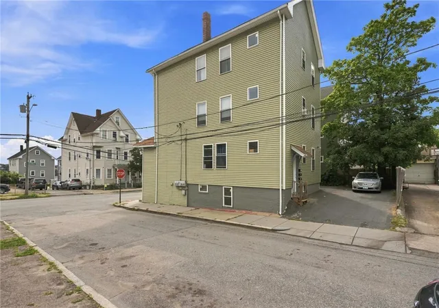 Photo 3 of Sale Pending at 419 Orms St, Providence, RI 02908 | MLS# 1422191 | Listing updated on 2026-10-16