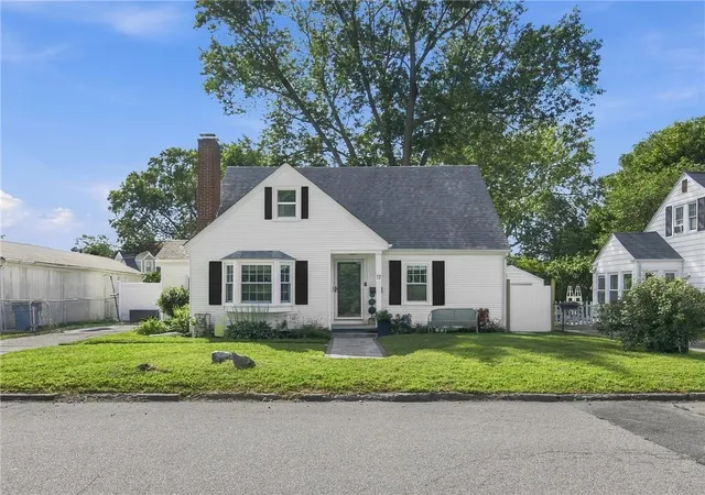 Photo 1 of Single family home for sale at 17 Boulevard Ave, Lincoln, RI 02865 | MLS# 1422957 | Listing updated on 2026-10-17