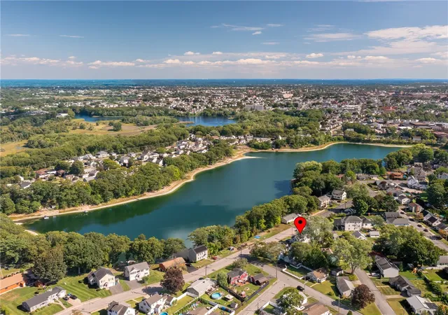 Photo 3 of Single family home for sale at 17 Boulevard Ave, Lincoln, RI 02865 | MLS# 1422957 | Listing updated on 2026-10-17