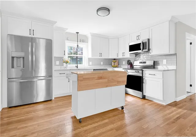 Photo 4 of Single family home for sale at 17 Boulevard Ave, Lincoln, RI 02865 | MLS# 1422957 | Listing updated on 2026-10-17