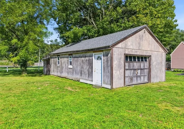 Photo 3 of Single family home for sale at 130 Winslow Ave, Somerset, MA 02726 | MLS# 1423136 | Listing updated on 2026-10-08