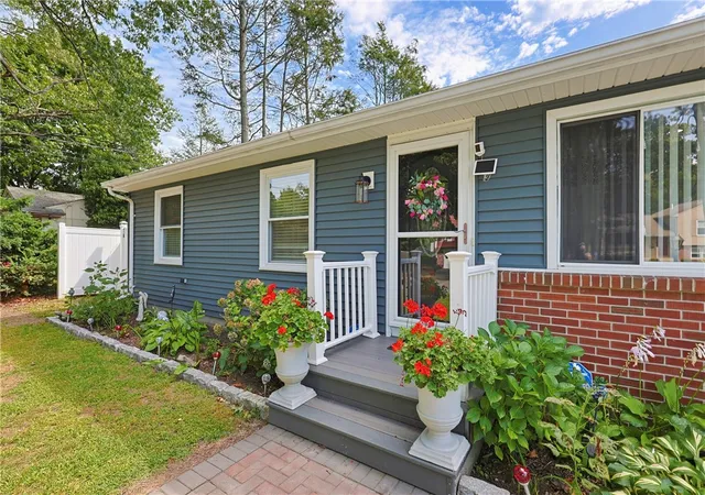 Single family home for sale at 849 Roger Williams Ave, Rumford, RI 02916 | MLS# 1423138