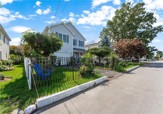 Photo 3 of Single family home for sale at 15 Metacomet Ave, Rumford, RI 02916 | MLS# 1423179 | Listing updated on 2026-10-06
