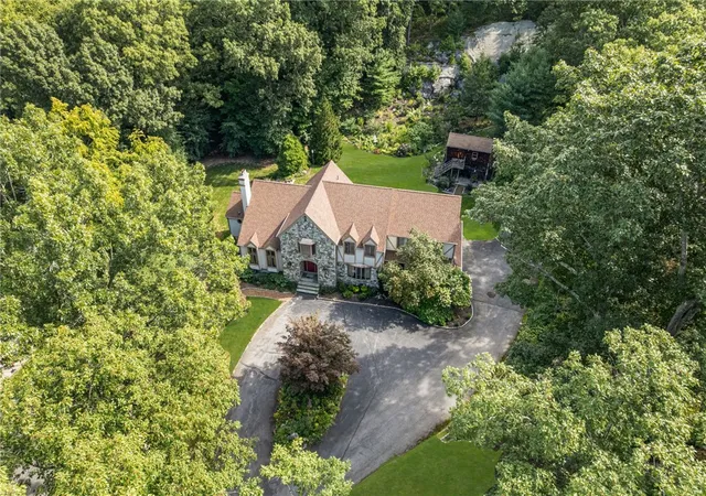 Photo 1 of Single family home for sale at 2 Lancers Ln, Lincoln, RI 02865 | MLS# 1422584 | Listing updated on 2026-10-05