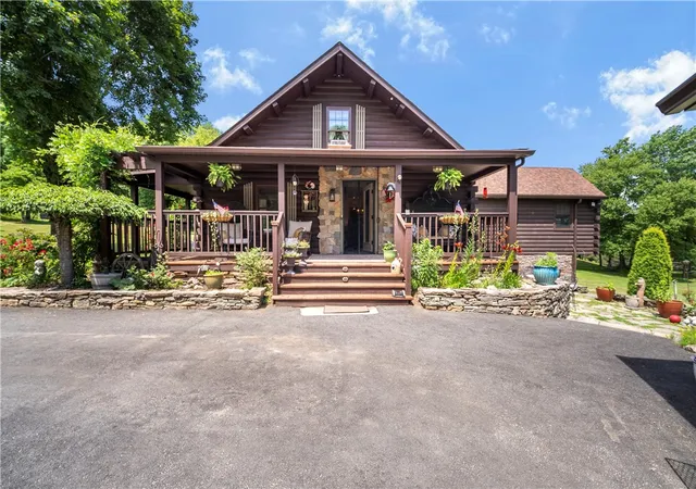 Photo 1 of Single family home for sale at 84 Dark Lantern Hl Rd, Danielson, CT 06239 | MLS# 1423322 | Listing updated on 2026-09-14