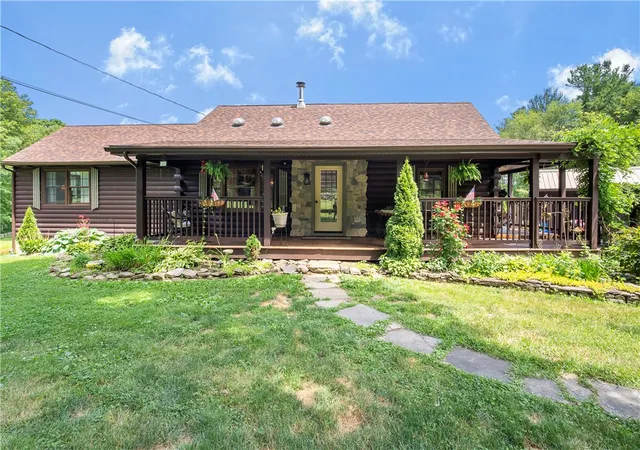 Photo 3 of Single family home for sale at 84 Dark Lantern Hl Rd, Danielson, CT 06239 | MLS# 1423322 | Listing updated on 2026-09-14