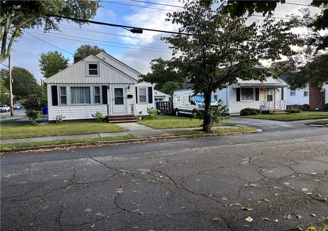 Single family home for sale at 46 Farm St, Providence, RI 02908 | MLS# 1423252