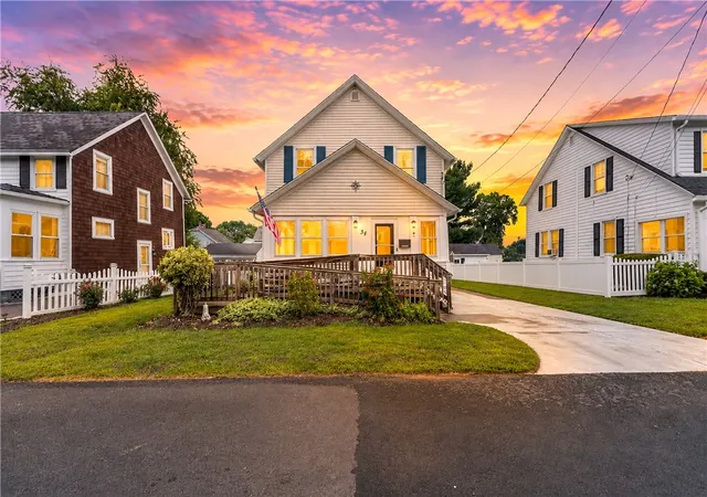 Single family home for sale at 34 Kent Ave, East Providence, RI 02914 | MLS# 1423670