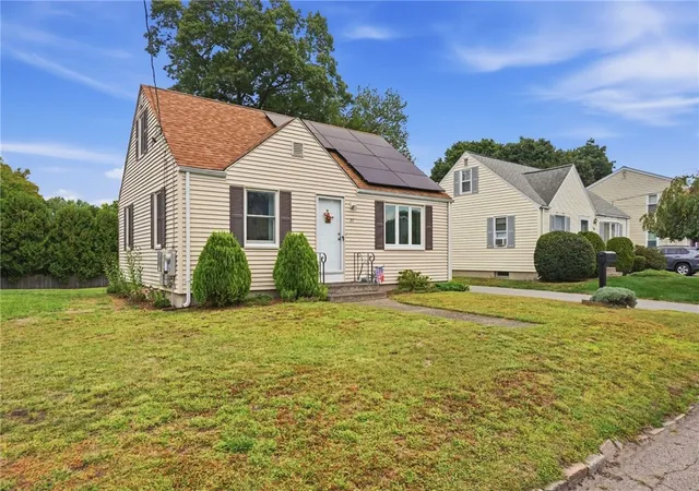 Photo 3 of Sale Pending at 22 Larchmere Dr, Rumford, RI 02916 | MLS# 1423556 | Listing updated on 2026-10-20
