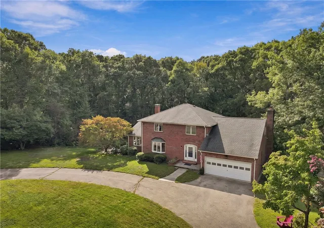 Photo 2 of Single family home for sale at 20 Lincoln Dr, North Smithfield, RI 02896 | MLS# 1423826 | Listing updated on 2026-10-21