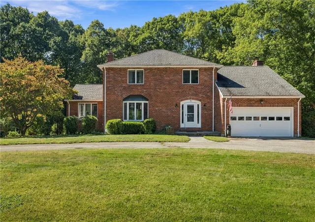 Photo 3 of Single family home for sale at 20 Lincoln Dr, North Smithfield, RI 02896 | MLS# 1423826 | Listing updated on 2026-10-21