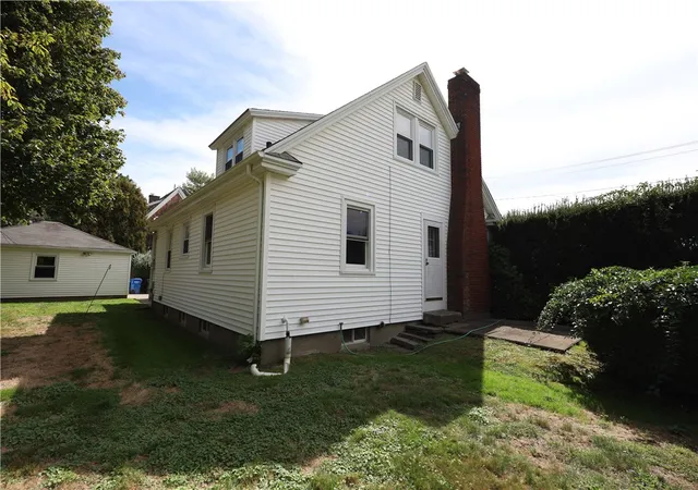 Photo 2 of Single family home for sale at 43 Admiral Kalbfus Rd, Newport, RI 02840 | MLS# 1423922 | Listing updated on 2026-10-13