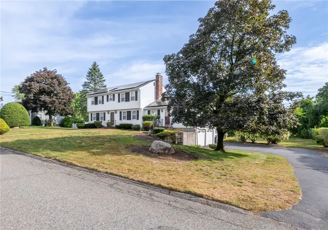 Photo 2 of Single family home for sale at 3 Barn Dr, Cumberland, RI 02864 | MLS# 1423841 | Listing updated on 2026-10-17