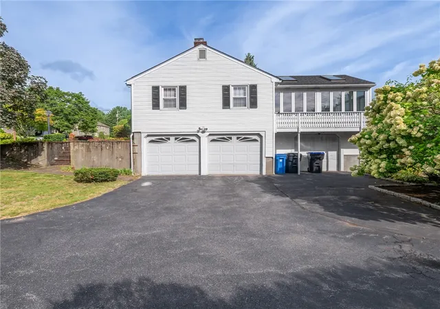 Photo 3 of Single family home for sale at 3 Barn Dr, Cumberland, RI 02864 | MLS# 1423841 | Listing updated on 2026-10-17