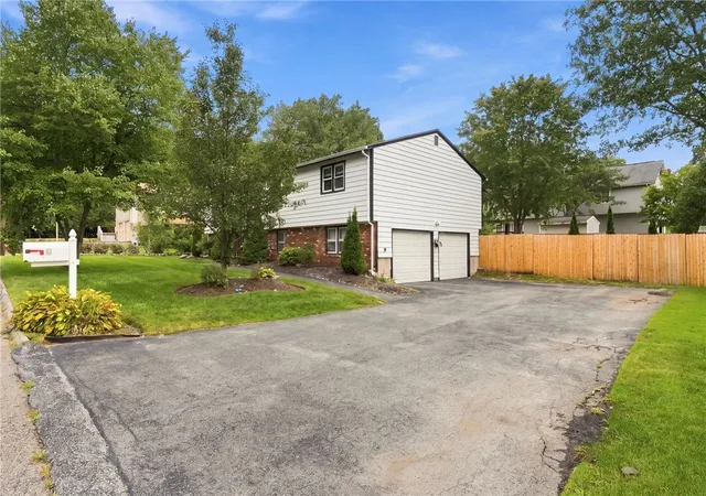 Photo 3 of Sale Pending at 7 Cindy Cir, Johnston, RI 02919 | MLS# 1424144 | Listing updated on 2026-10-12