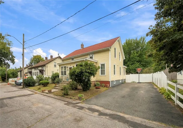 Photo 2 of Single family home for sale at 9 Pond Ave, Lincoln, RI 02865 | MLS# 1424212 | Listing updated on 2026-10-16