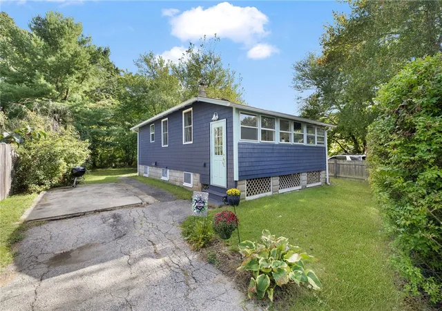 Photo 1 of Single family home for sale at 86 Oakside St, Warwick, RI 02889 | MLS# 1424169 | Listing updated on 2026-10-16