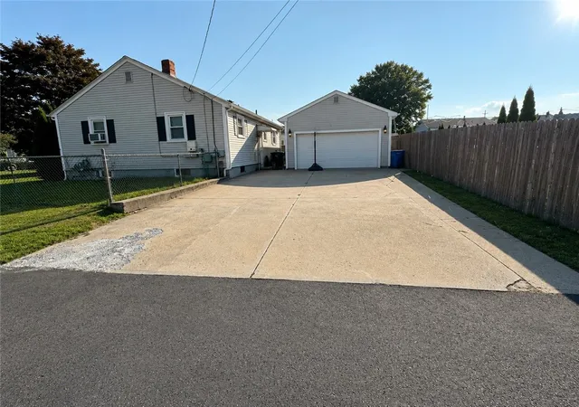 Photo 3 of Single family home for sale at 52 Tiffany St, North Providence, RI 02904 | MLS# 1424255 | Listing updated on 2026-10-20