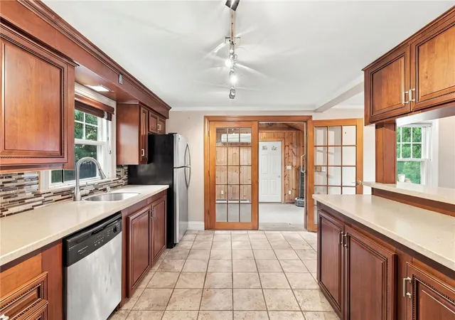 Photo 3 of Single family home for sale at 2 Elton Cir, Cranston, RI 02921 | MLS# 1424351 | Listing updated on 2026-10-14