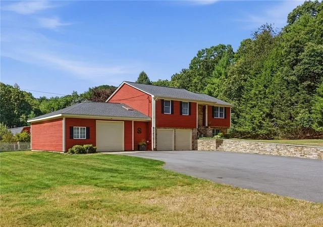 Photo 3 of Sale Pending at 21 Wysteria Ln, Cumberland, RI 02864 | MLS# 1424525 | Listing updated on 2026-10-27