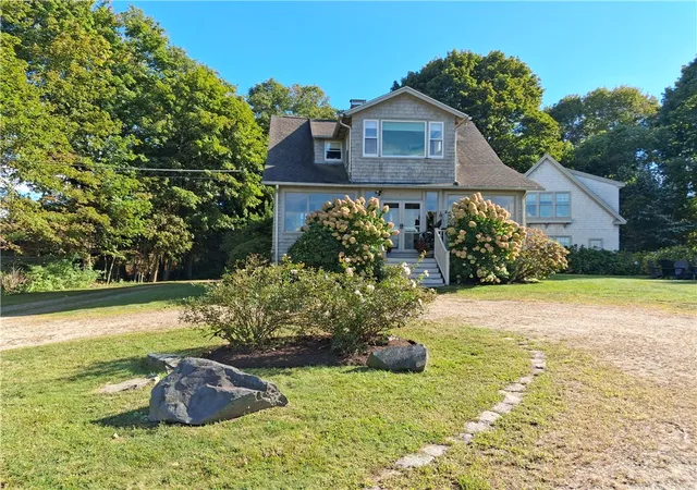 Photo 2 of Single family home for sale at 31 Calvert Pl, Jamestown, RI 02835 | MLS# 1424921 | Listing updated on 2026-10-12