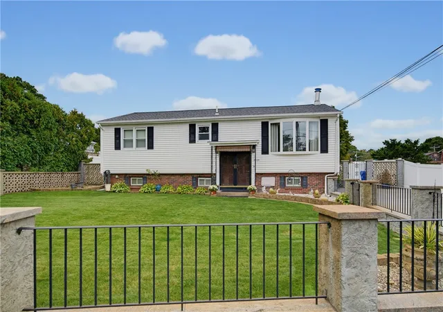 Photo 1 of Single family home for sale at 11 Old Barrington Rd, Riverside, RI 02915 | MLS# 1424809 | Listing updated on 2026-10-14