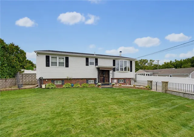 Photo 2 of Single family home for sale at 11 Old Barrington Rd, Riverside, RI 02915 | MLS# 1424809 | Listing updated on 2026-10-14