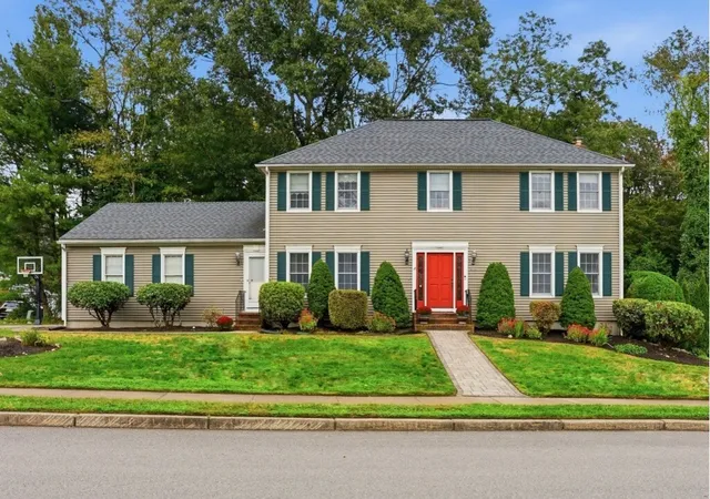 Photo 1 of Sale Pending at 274 Larchwood Dr, Warwick, RI 02886 | MLS# 1424947 | Listing updated on 2026-10-12