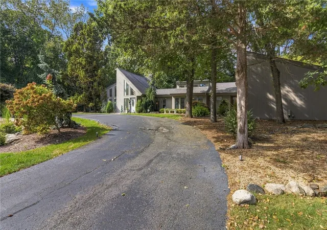 Photo 2 of Single family home for sale at 2 Elden Ct, Lincoln, RI 02865 | MLS# 1424970 | Listing updated on 2026-10-19