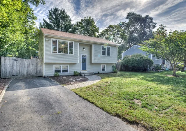 Photo 1 of Single family home for sale at 100 Holmes Rd, Warwick, RI 02888 | MLS# 1425056 | Listing updated on 2026-10-15