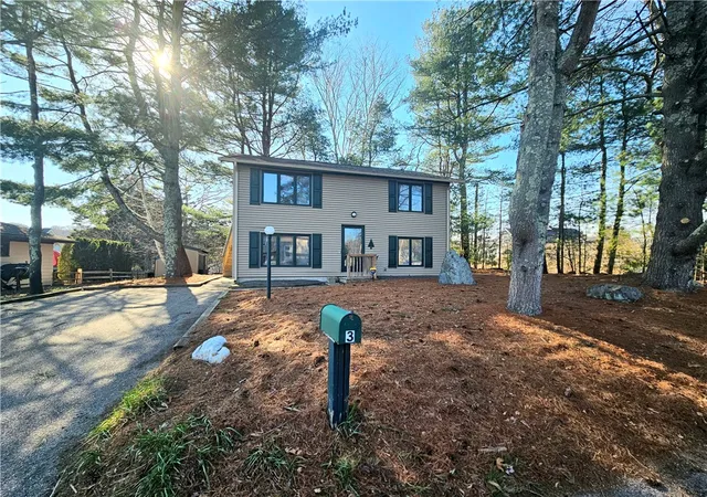 Photo 1 of Single family home for sale at 3 Lakeview Dr, Narragansett, RI 02882 | MLS# 1425139 | Listing updated on 2026-10-19