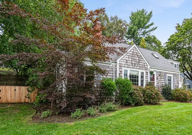 Photo 2 of Sale Pending at 3 Jenks Garden Ln, Barrington, RI 02806 | MLS# 1425047 | Listing updated on 2026-10-21
