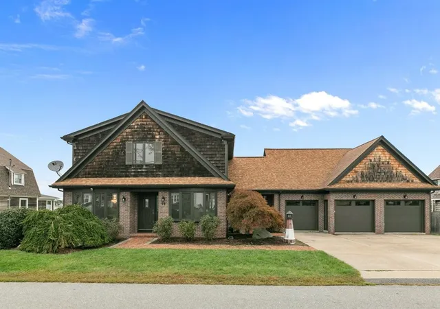 Photo 1 of Single family home for sale at 68 Seaview Ave N, Swansea, MA 02777 | MLS# 1425177 | Listing updated on 2026-10-16