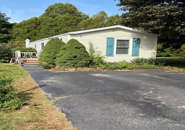 Photo 3 of Sale Pending at 8 Lear Dr, Coventry, RI 02816 | MLS# 1424611 | Listing updated on 2026-10-28
