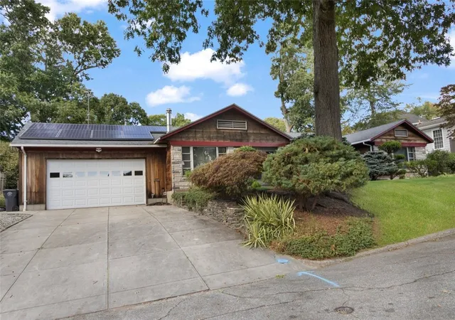 Photo 2 of Sale Pending at 6 Cold Brk Ct, Cranston, RI 02920 | MLS# 1424491 | Listing updated on 2026-10-27
