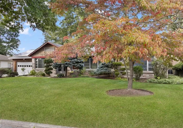 Photo 3 of Sale Pending at 6 Cold Brk Ct, Cranston, RI 02920 | MLS# 1424491 | Listing updated on 2026-10-27