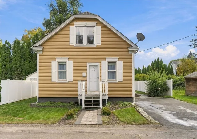 Single family home for sale at 1 Oliver St, Smithfield, RI 02917 | MLS# 1425297